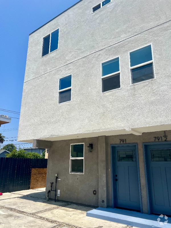 Building Photo - 791 E 41st St Rental