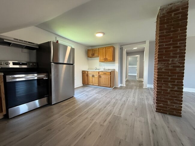 Building Photo - 33 Old Brattleboro Rd Unit 2