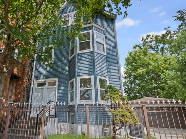 Building Photo - 6445 S Rhodes Ave Rental