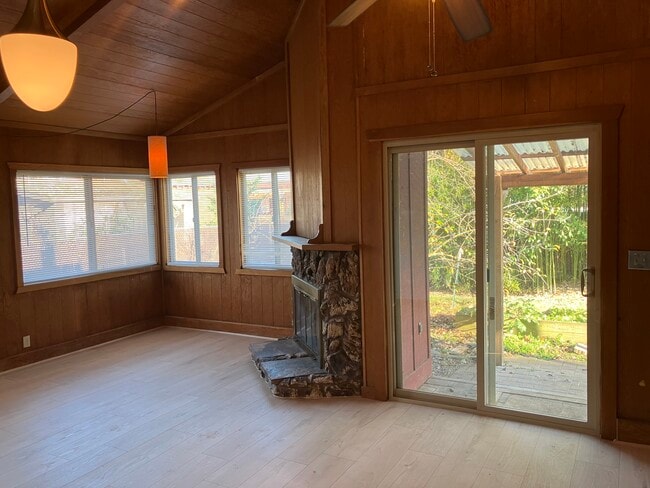 Central access to pato - 2094 1/2 Arthur St