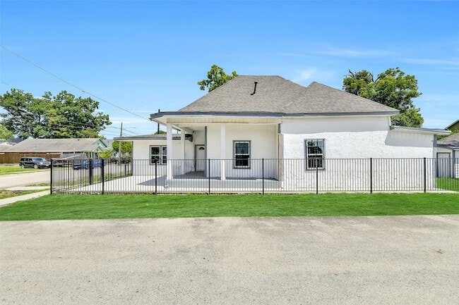 1912 Gentry St