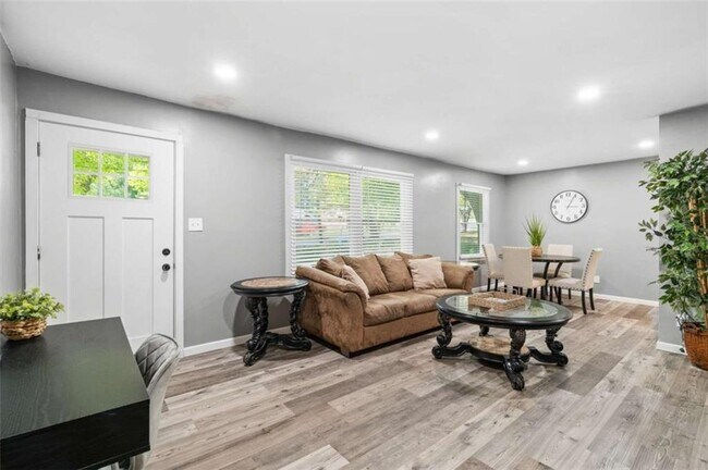 Photo - 2150 Meadowlane Dr SW Casa