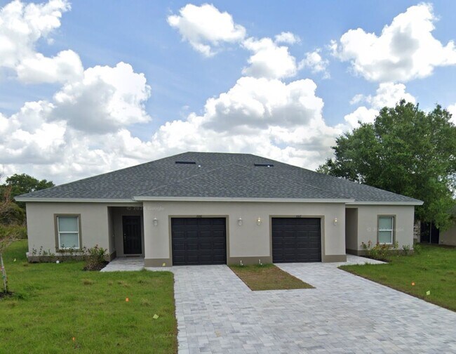 Building Photo - 1060 San Cristobal Ave