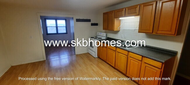 Photo - 609 W 10th St