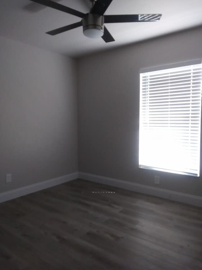 Photo - 1154 Ebert Street East