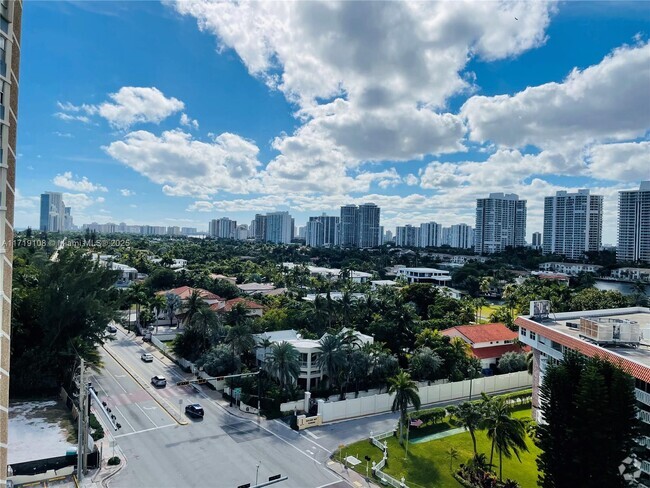 Building Photo - 3180 S Ocean Dr Unit 1021 Rental