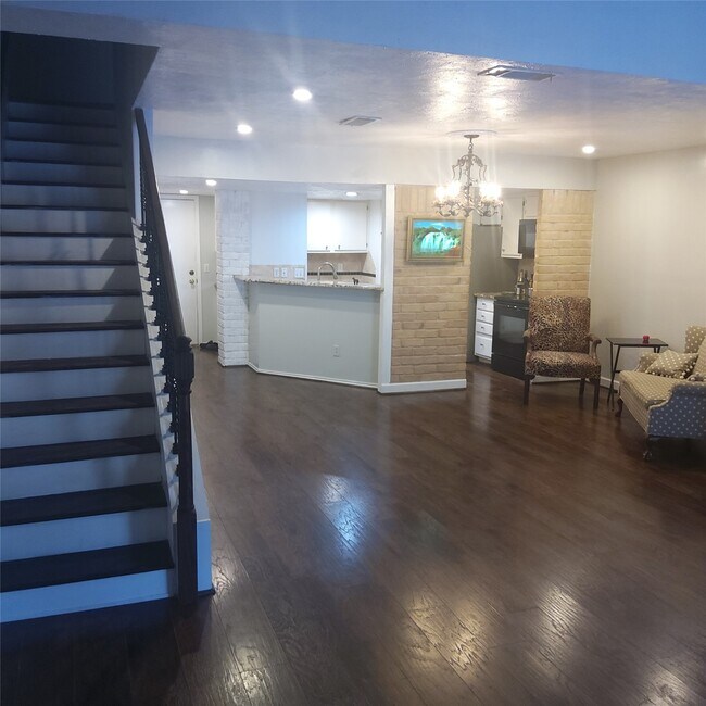 Photo - 726 Country Pl Dr Unidad C