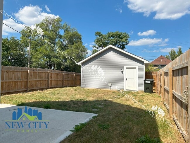 Photo - Recently Built 2 Bedroom, 2.5 Bathroom Vas...