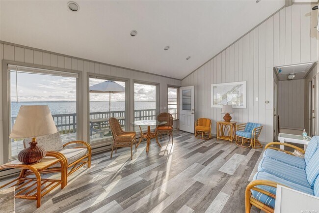 Photo - 1355 Watersedge Way