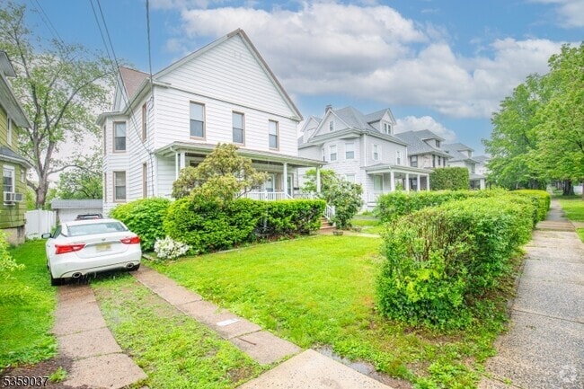 Building Photo - 82 Bergen Ave Unit 1 Rental