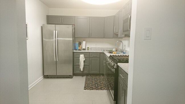 Building Photo - 5101 River Rd Unit 903