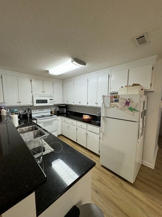 Photo - 103 Creeke Ln Unit 103 Creeke Lane