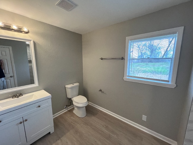 Photo - 606 Matchett St