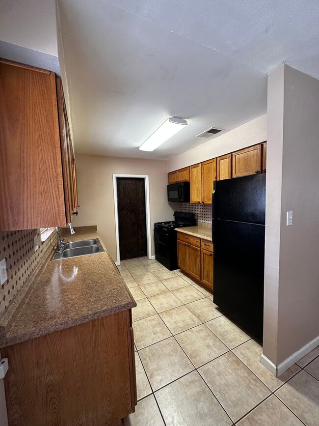 2116 Club Ave