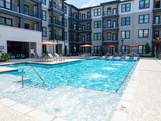 Pool & Outdoor Lounge Area