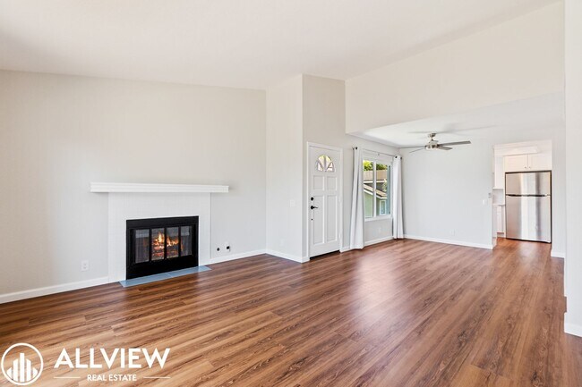 Photo - Gorgeous 2 bed/2 baths, located in the highly desired community of Woodbridge.
