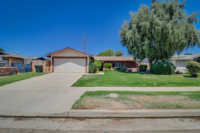 Building Photo - 9100 Butternut Ave