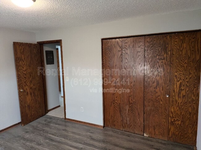 Building Photo - 3841 N Thomas Ave Unit 2