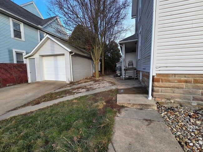 Photo - 202 East Walnut, Ashland Unit 200 East Walnut