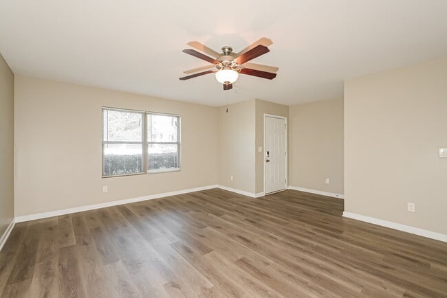 Photo - 6107 Ruth St SW
