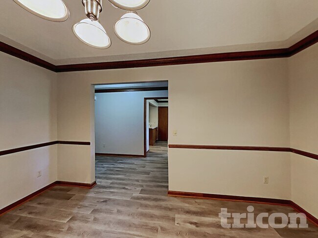 Photo - 4750 Deerfoot Ct