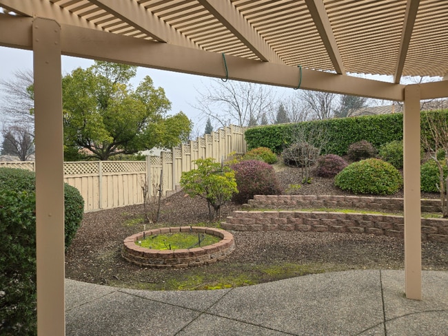 Photo - 405 Hopkins Ct