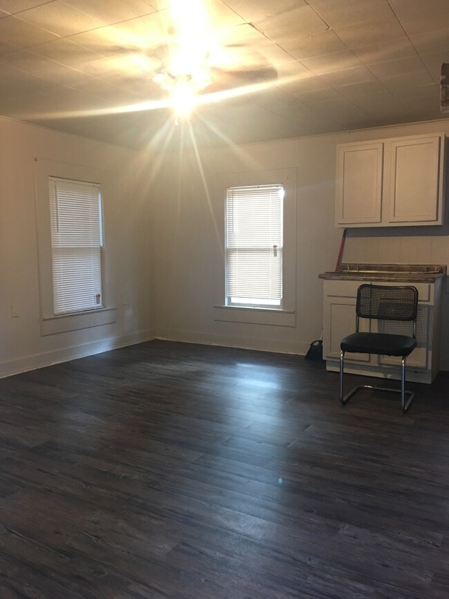 Building Photo - 716 E Short 23rd St Unit B Rental
