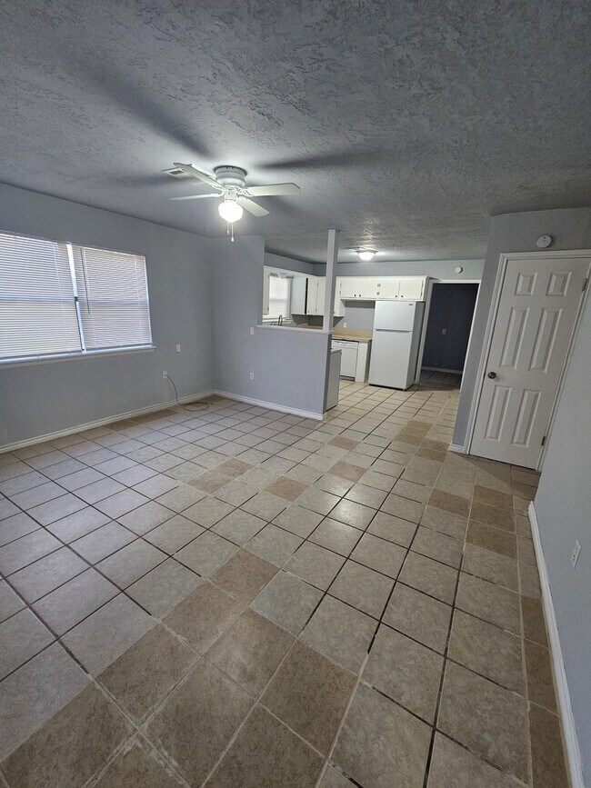 Photo - 411 NW Greenmeadow Dr