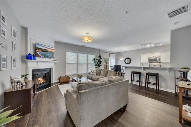 Photo - 254 Regent Square