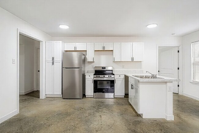 Photo - 851 Kippley St