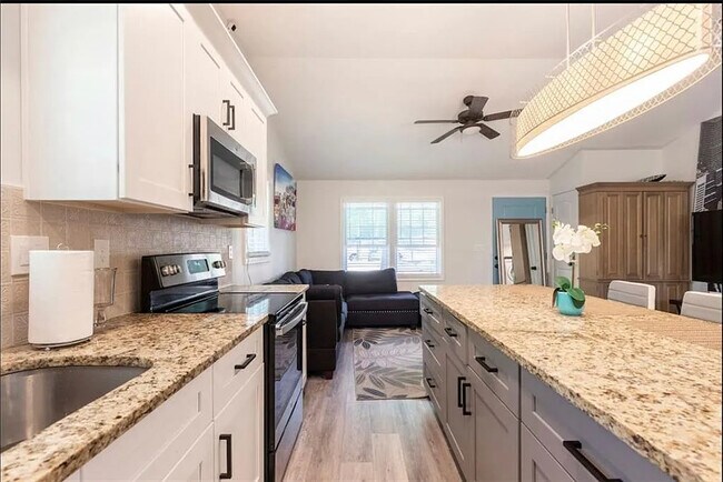 Room in Duplex on Cedar Ave NW
