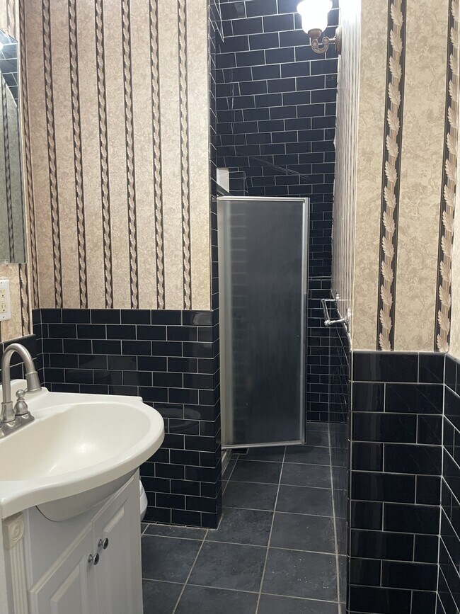 229 COTTAGE ST Unidad Penthouse