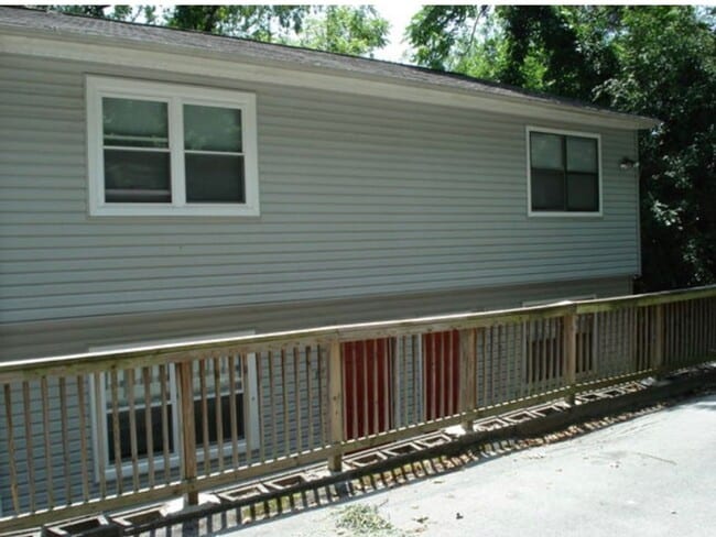 Building Photo - 768 Welton Ave SW Unit Surry - 766 Welton Avenue Rental