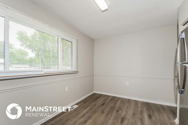 Photo - 2868 Essex St