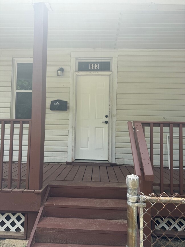 Photo - 853 Railroad St