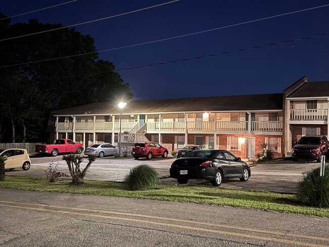Quiet Nights 601 Building - Blainewood Oaks Rental