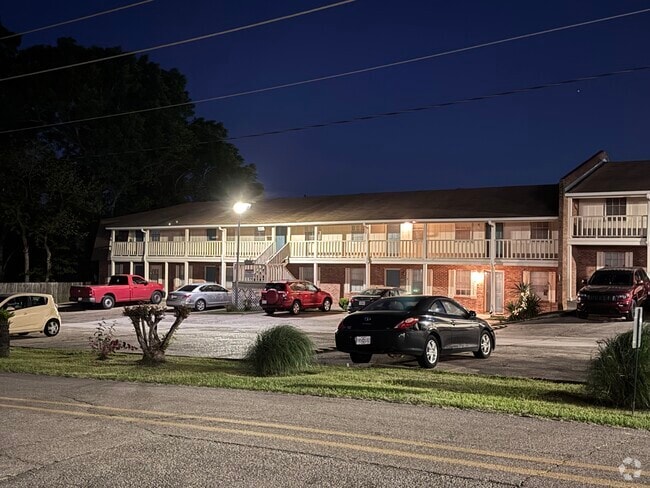 Quiet Nights 601 Building - Blainewood Oaks Rental