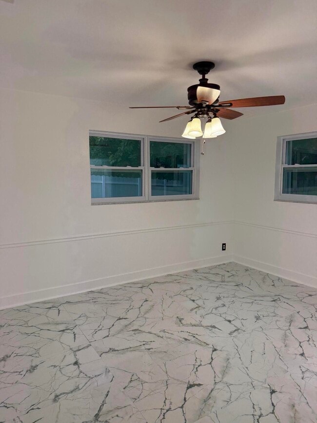 Photo - 415 SW 8th St