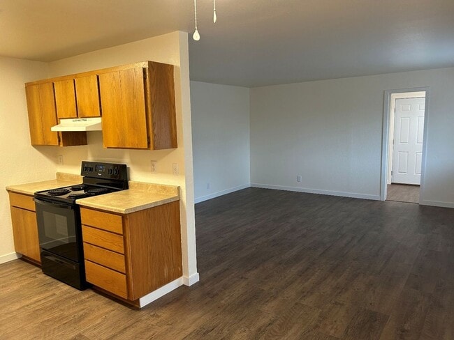 Building Photo - ScreenFirstStrike Unit Screen400