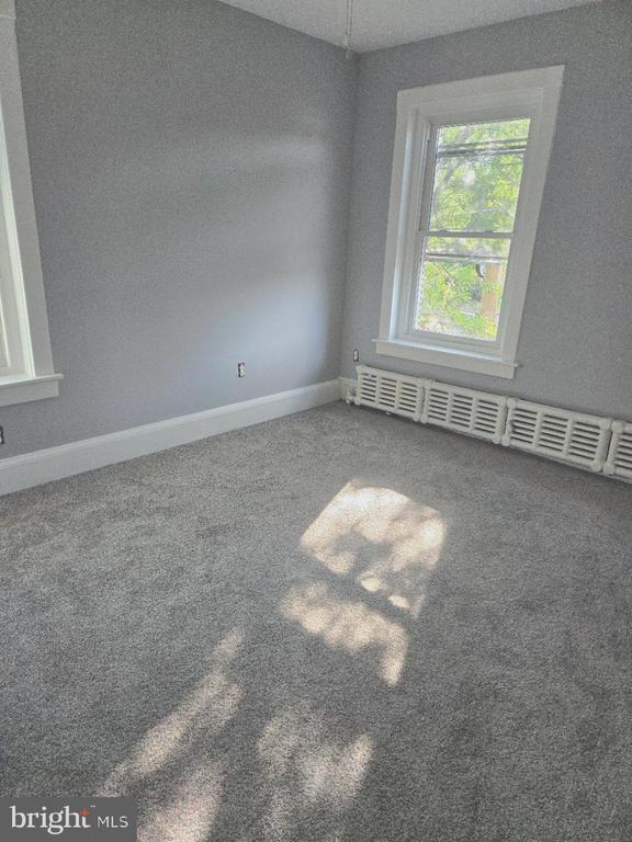 Photo - 393 N York St