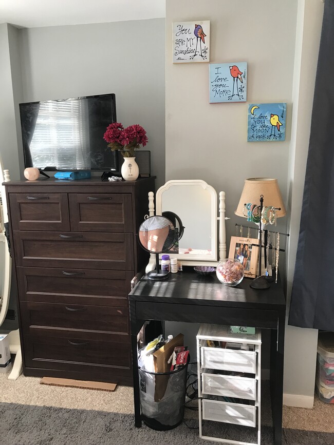 219 Penn Street - 2nd Floor + Private Bathroom