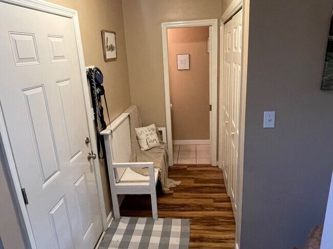 Photo - 404 Sandy Oak Dr