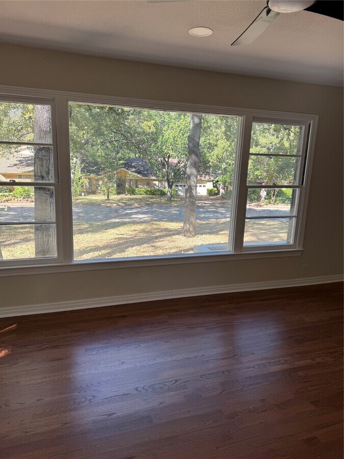 Photo - 805 Ross Trail