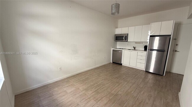 Photo - 1611 Meridian Ave Unit 307