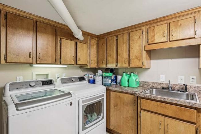 Photo - 3975 Lawing Dr