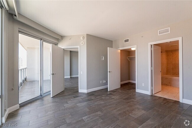 Building Photo - 222 Karen Ave Unit 2804 Rental