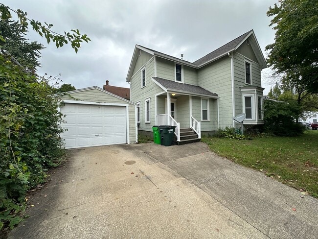 Building Photo - 554 Creedmore Ave Unit First Floor