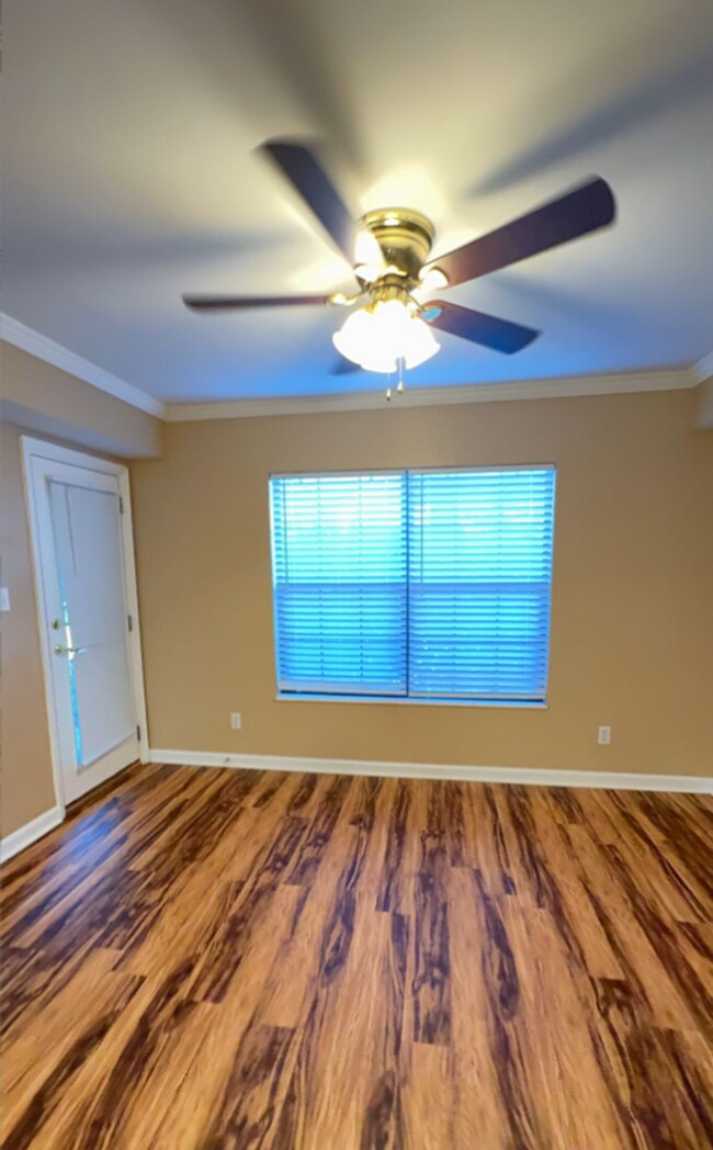 Photo - FALL 2026: $3,150/month for a great location w/ TWO assigned parking spaces! Move in as early as ... Unidad 102