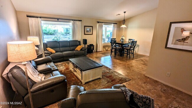 Photo - 38135 S Rolling Hills Dr