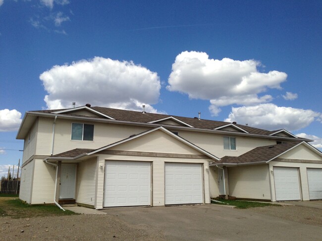 Building Photo - 8328-8392 92 Ave